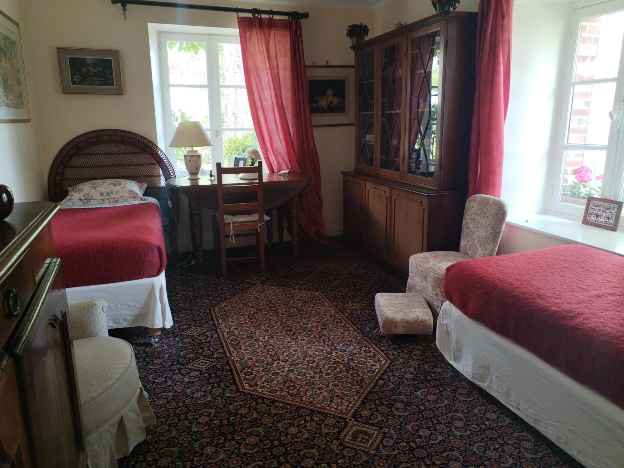 Le Petit Manoir Des Bruyeres Bed & Breakfast Villefargeau Exterior photo