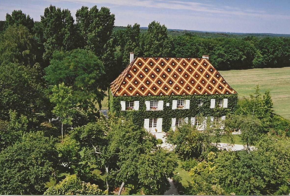Le Petit Manoir Des Bruyeres Bed & Breakfast Villefargeau Exterior photo